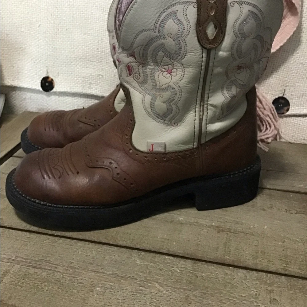 ARIAT Justin women’s Heritage Tess Western Boots.EUC - Picture 2 of 6